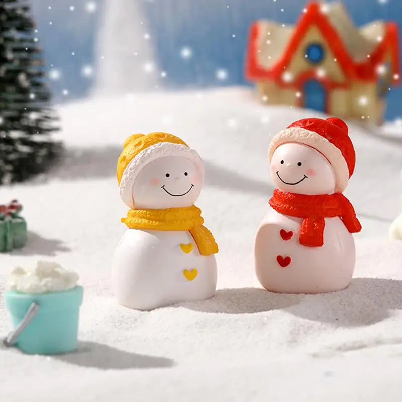 Mini Christmas Couple Figurine Set